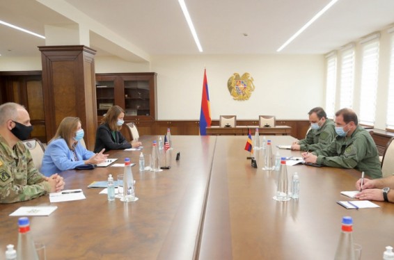 ՀՀ պաշտպանության նախարարն ԱՄՆ դեսպանին ասել է, որ Արցախում իրավիճակի այս տեմպերով զարգացումն աղետալի կլինի ողջ տարածաշրջանի համար