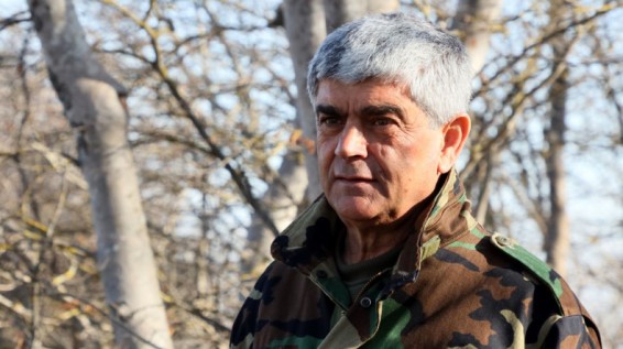 Մենք մեր տղերքի արյան գնով, մեր ճերմակած մազերով՝ թուրքին սատկացնում ենք, ու իրանց օֆիսներում նստած մարդիկ դավաճաննե՞ր են ման գալիս. Բալասանյան