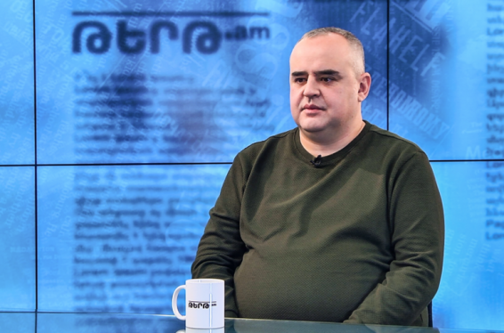 ՀԿԳ քննության վարչության քննիչները խուզարկություն են կատարել Նարեկ Մալյանի բնակարանում, մասնավորապես, առգրավվել են երեխաների հեռախոսները. Տիգրան Աթանեսյան