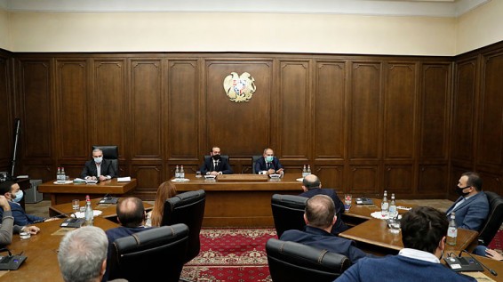 Նիկոլ Փաշինյանը և Զոհրաբ Մնացականյանը հանդիպել են ԱԺ խորհրդի անդամների հետ
