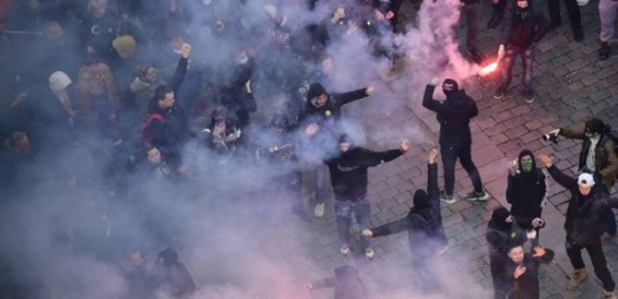 В Праге митинг против карантина перерос в ожесточенные столкновения с полицией