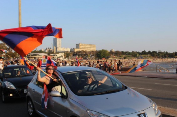 Ուրուգվայի հայ համայնքը զանգվածային ավտոերթ է իրականացրել մայրաքաղաքում՝ պահանջելով ճանաչել Արցախի անկախությունը