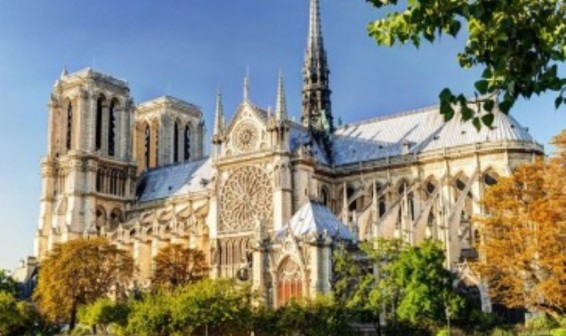 Փարիզում 29-ամյա կնոջը մեղադրանք է առաջադրվել Աստվածամոր տաճարը պայթեցնելու փորձի համար