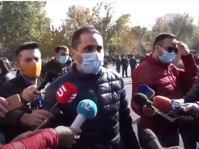 «Ես չեմ լինելու հանձնողների շարքում». Արման Աբովյանին փորձեցին բերման ենթարկել, ապա րոպեներ անց բաց թողեցին