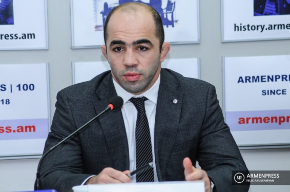 Հարգելի՛ պատգամավորներ, մի՛ մոռացեք ձեր ֆունկցիանները, դեռ հնարավոր է սահմանադրական ճանապարհով դուրս գալ այս անչափ ծանր դրությունից. Արսեն Ջուլֆալակյան
