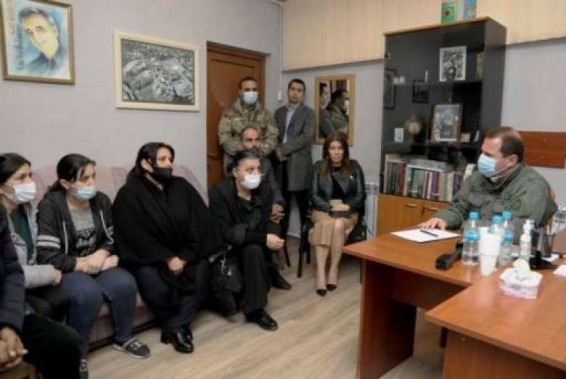 Տոնոյանը հանդիպել է անհետ կորած զինծառայողների ընտանիքի անդամների հետ