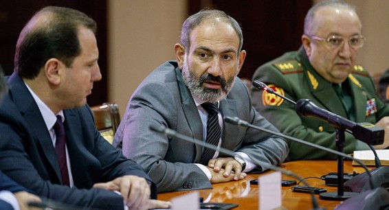 Давтян не подходил, но Пашинян не послушал: Акопян о причинах поражения в Карабахе
