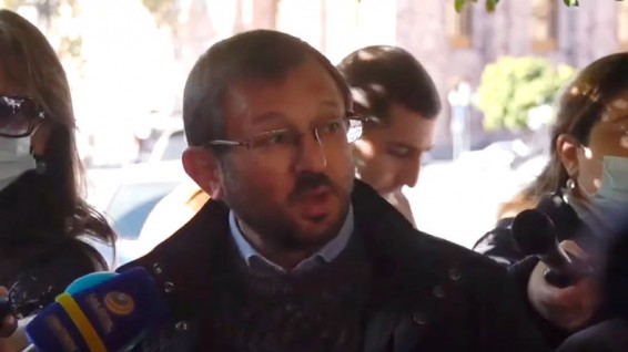 Փաշինյանն առաջին մի քանի օրը չի էլ խոսել ՌԴ նախագահի հետ, ասել է՝ «մունաթի տակ չմնամ». Մանուկյան