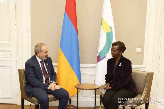 Փաշինյանը հեռախոսազրույց է ունեցել Ֆրանկոֆոնիայի միջազգային կազմակերպության գլխավոր քարտուղար Լուիզ Մուշիկիվաբոյի հետ