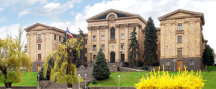 Ուղիղ. ԱԺ–ն արտահերթ նիստ է հրավիրել. օրակարգում ռազմական դրության վերացման հարցն է