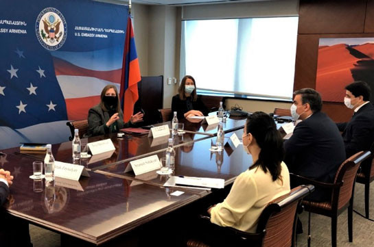 Դատապարտելով գերիների նկատմամբ բռնությունն՝ ԱՄՆ դեսպանը շեշտել է մեղավորներին պատասխանատվության ենթարկելու կարևորությունը