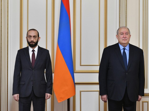 Саргсян и Мирзоян обсудили пути выхода из кризиса