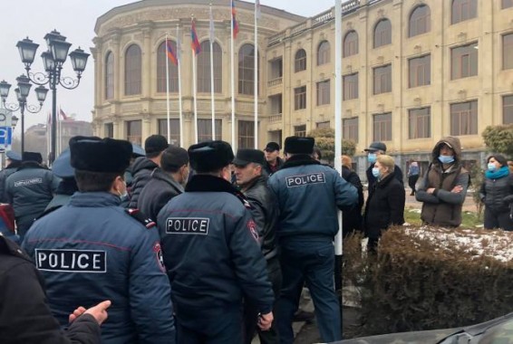 В Гюмри прошла акция с требованием отставки премьер-министра
