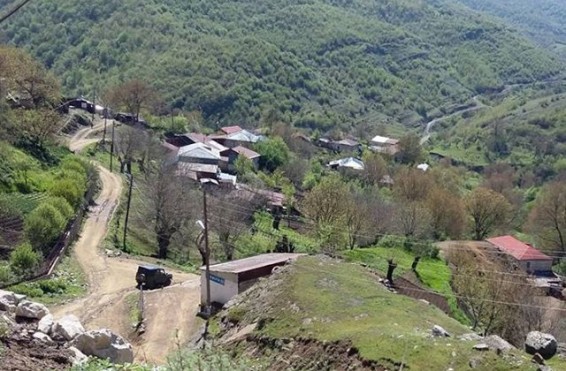 Մեր տունը, ունեցվածքը, մեքենաները, ամեն ինչ թողել ենք թշնամուն. Շուշիից տեղափոխված ընտանիքն օգնության կարիք ունի