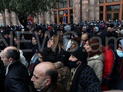 Сегодняшние мероприятия армянской оппозиции завершились: сидячая забастовка продолжается