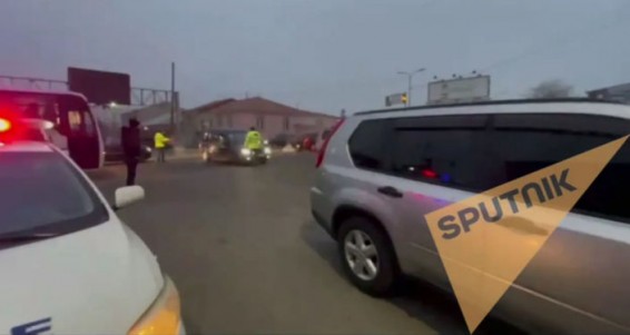 Оппозиционеры заблокировали дорогу к аэропорту 