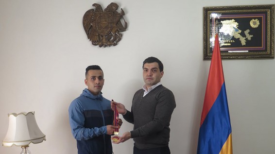 Իրանցի մարզիկն իր ոսկե մեդալը նվիրել է արցախյան պատերազմում զոհված հայազգի մարզիկի ընտանիքին