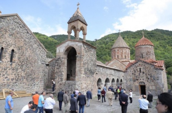 Դադիվանքում շարունակելու են միջոցառումներ ու հարսանիքներ կազմակերպել. Տեր Հովհաննես. Tert.am