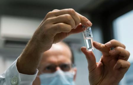 Венгрия первой в Евросоюзе одобрила применение вакцины 