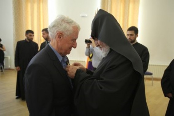 Մայր Աթոռ Սուրբ Էջմիածնում տեղի ունեցավ շքանշանների հանձնման արարողություն