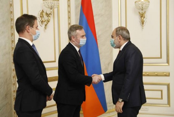 Премьер-министр и госсекретарь Франции обсудили вопросы экономического сотрудничества