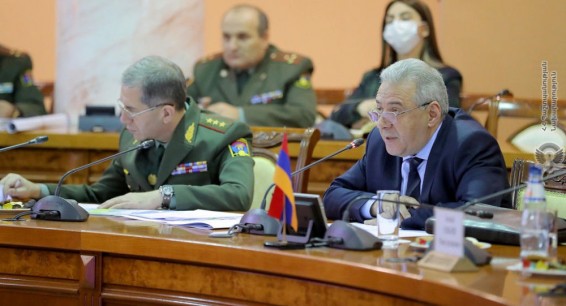 Шойгу и Арутюнян обсудили результаты штабных переговоров по военному сотрудничеству