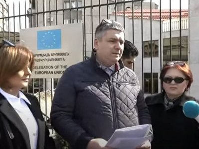 Сотрудники телеканала «Второй армянский» передали письмо в представительство ЕС в Армении