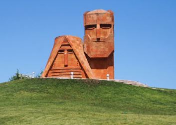 Русский язык в Арцахе востребован, но не заменит государственный – автор законопроекта