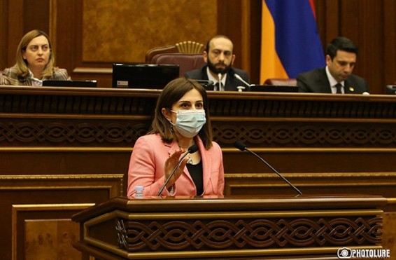 ՀՀ առողջապահության նախարարությունը կոչ է անում քաղաքացիներին վերադառնալ դիմակներ կրելու խիստ ռեժիմին