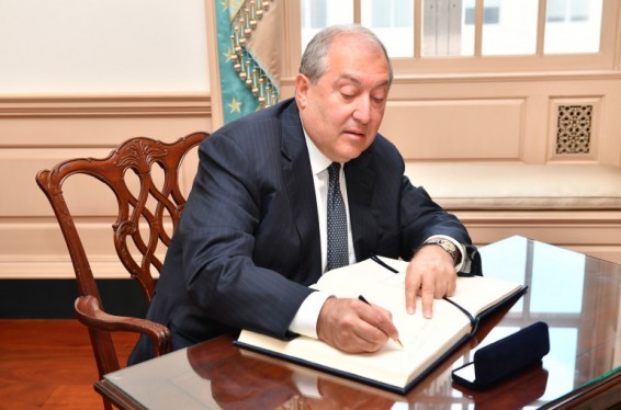 ՀՀ նախագահը դիվանագիտական աստիճաններ է շնորհել