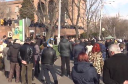 В Ереване проходит очередной митинг оппозиции с требованием отставки премьер-министр Армении