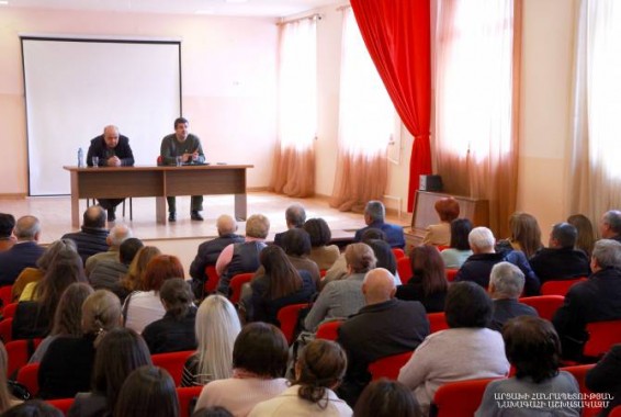 Արայիկ Հարությունյանը հանդիպել է Շուշիի տեխնոլոգիական համալսարանի կոլեկտիվի հետ