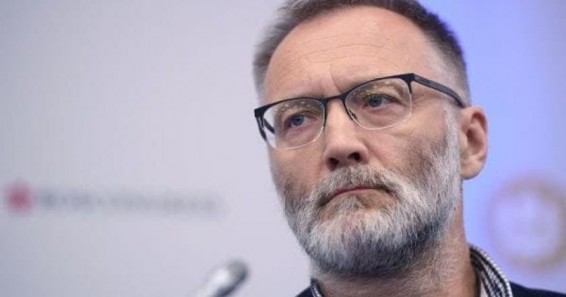 Впервые вижу человека, который говорит, что готов быть расстрелянным собственным народом, но после сдачи земель и Родины врагу, не уходит и сваливает вину за поражение на собственный народ