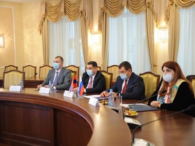 Члены ВСС Армении и представители Судебного департамента России обсудили вопрос загруженности судей