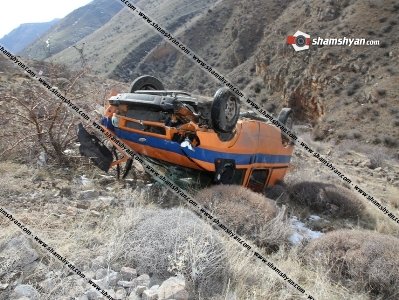 На шее найденного мертвым около разбившейся машины на перевале Кярки мужчины обнаружена липкая лента
