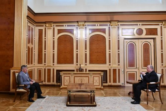 Ара Абрамян проинформировал президента Армении о деятельности и планах САР