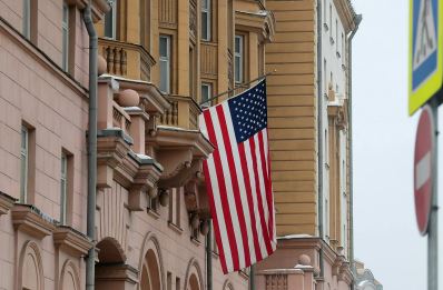 Лавров сообщил о высылке десяти американских дипломатов