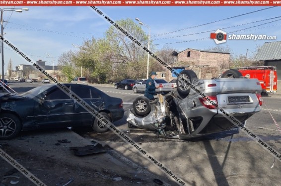 Թբիլիսյան խճուղում բախվել են Mercedes-ը, Nissan Teana-ն, Toyota Platz-ն ու ВАЗ 2170-ը, վերջինս գլխիվայր շրջվել է, կա վիրավոր. shamshyan.com
