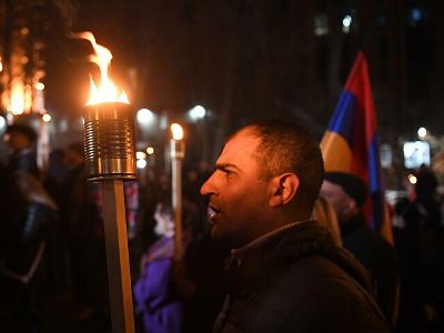 Al-Arabia. 10 000 մարդ ջահերով շքերթ է անցկացրել Երեւանում՝ ի հիշատակ Օսմանյան Թուրքիայում սպանված 1.5 միլիոն հայերի