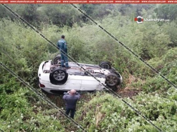 Սյունիքում «BMW X5»-ը գլորվել է ձորը, գլխիվայր հայտնվել ծառերի մեջ. վարորդը վիրավոր է