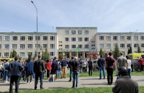 Президент Татарстана выехал на место стрельбы в школе в Казани