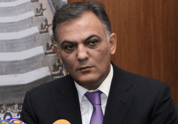 «Զվարթնոց»-ում հայտնաբերվել է հետախուզման մեջ գտնվող նախկին նախարար Գագիկ Բեգլարյանը․ նրան տեղափոխել են ԱԱԾ մեկուսարան