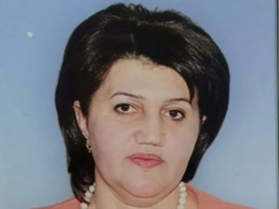 Aravot.am-ին  էր ահազանգել  Շիրակի մարզի Գեղանիստ համայնքի դպրոցի տնօրեն Կարինե Ղազարյանը՝ պատմելով, որ իրեն հունիսի 11-ին անակնկալ ձևով ազատել են աշխատանքից։  Կարինե Ղազարյանն այդ օրը ժամը 16․30-ին դիմում է ներկայացրել արձակուրդ գնալու, սակայն մեկ ժամ ան