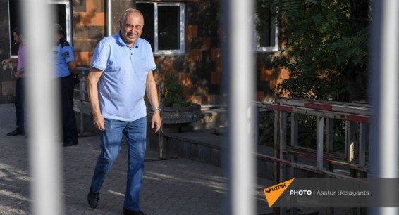 Суд освободил экс-директора медцентра 