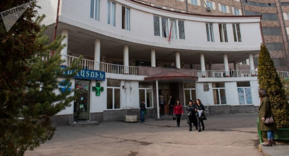Пациентам не придется бегать по этажам: министр побывала в медцентре Григора Лусаворича