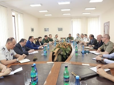 Представитель Минобороны Армении представил военным атташе ситуацию на армяно-азербайджанской границе