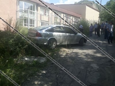 Վանաձորի թիվ 7 դպրոցի հարեւանությամբ, ջրատարի մոտ հայտնաբերվել է տղամարդու դի․ նա վրաերթի է ենթարկվել սեփական մեքենայով