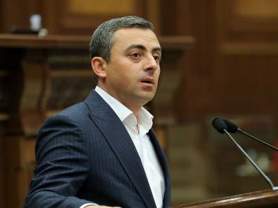 Парламент Армении лишь с третьей попытки смог избрать последнего по счету вице-спикера НС
