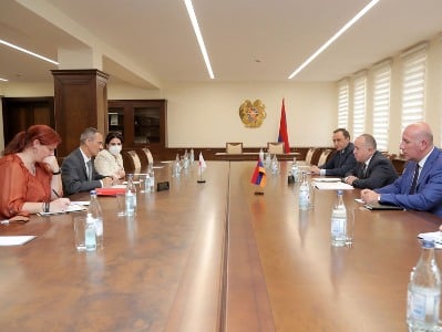Պաշտպանության նախարարն ընդունել է Հայաստանում Կարմիր խաչի միջազգային կոմիտեի պատվիրակության ղեկավարին