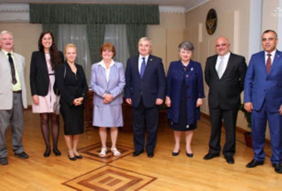 Արցախը ճանաչելի է դառնում նաև Ձեզանով. Բարոնուհի Քերոլայն Քոքսը ԼՂՀ ԱԺ-ում է